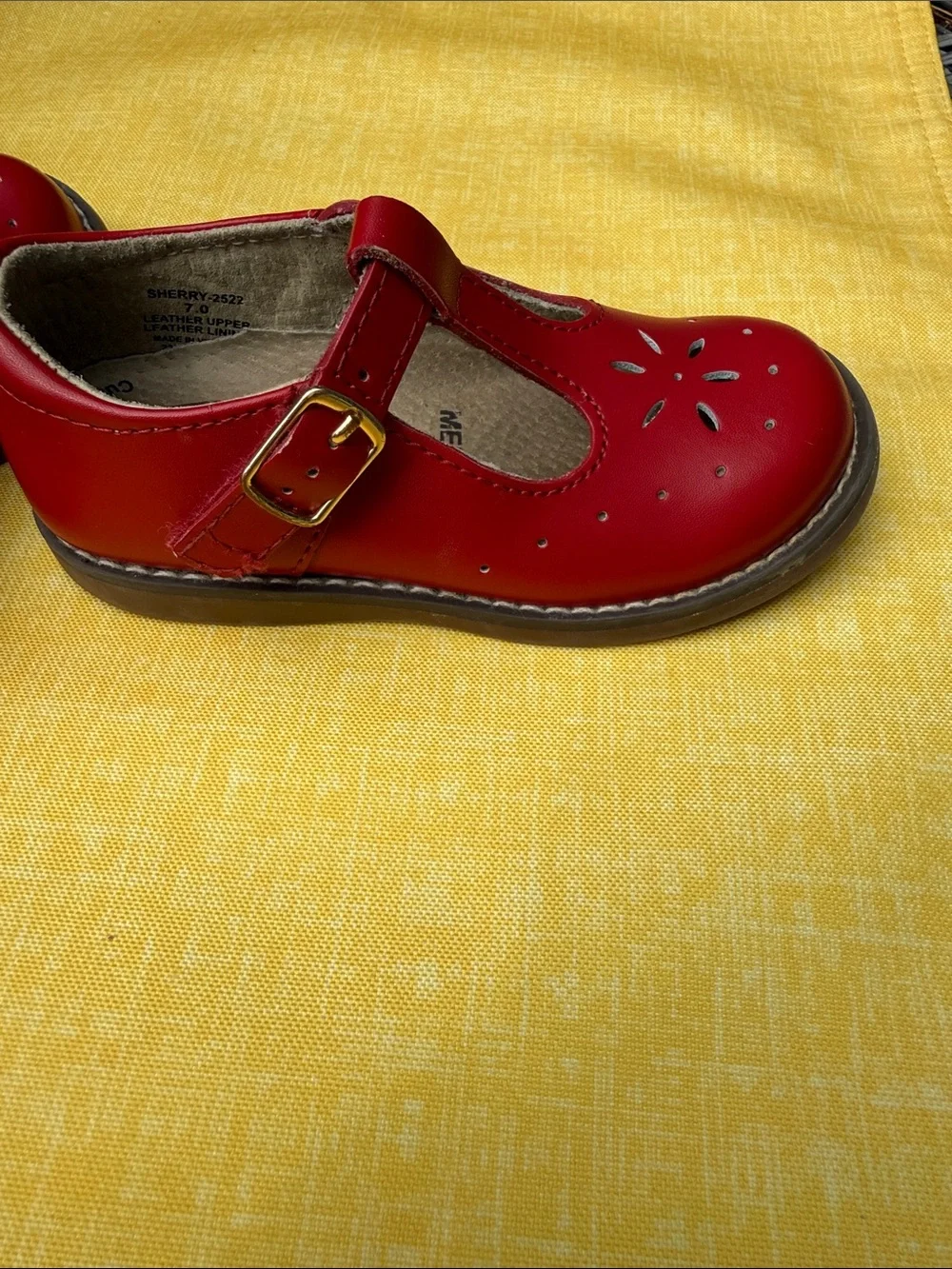 FootMates Red Girls T-Strap Mary Jane Shoes size 7 medium